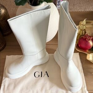 Women's Giaborghini White Boots